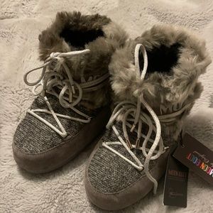 Moon Boot never been worn I didn’t like the fit